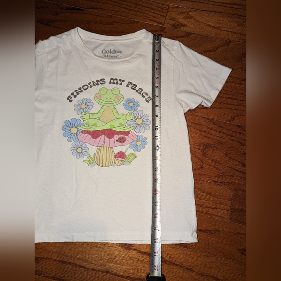 Golden Hour from PacSun tee - medium - off white - peace frog flowers - baby tee - Picture 5 of 6